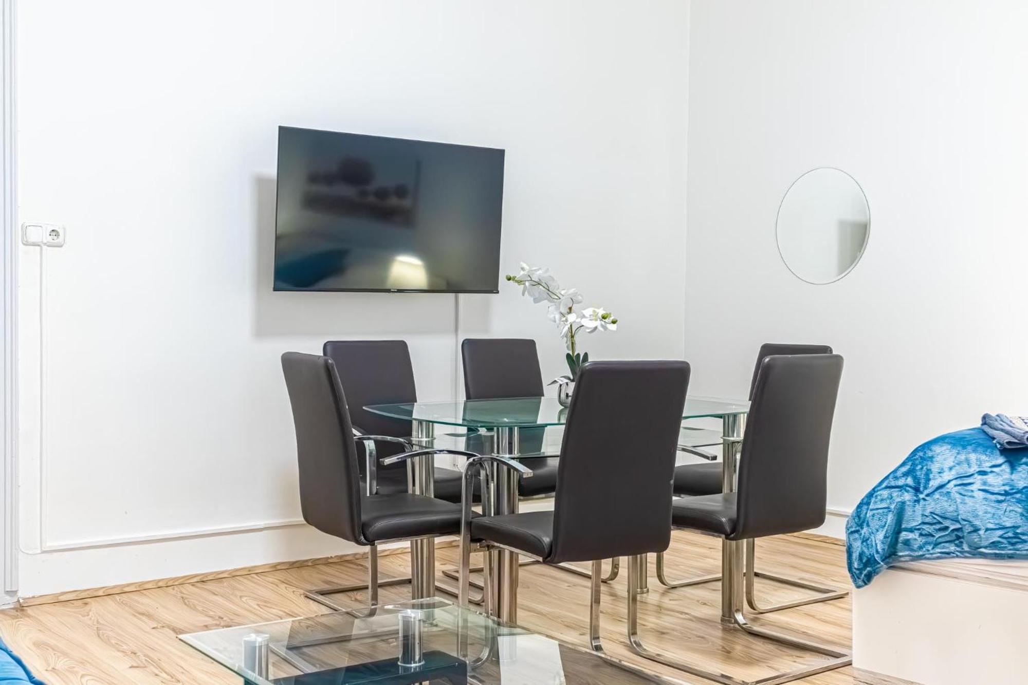 Apartament Basic 2br Perfectly Connected&well Positioned